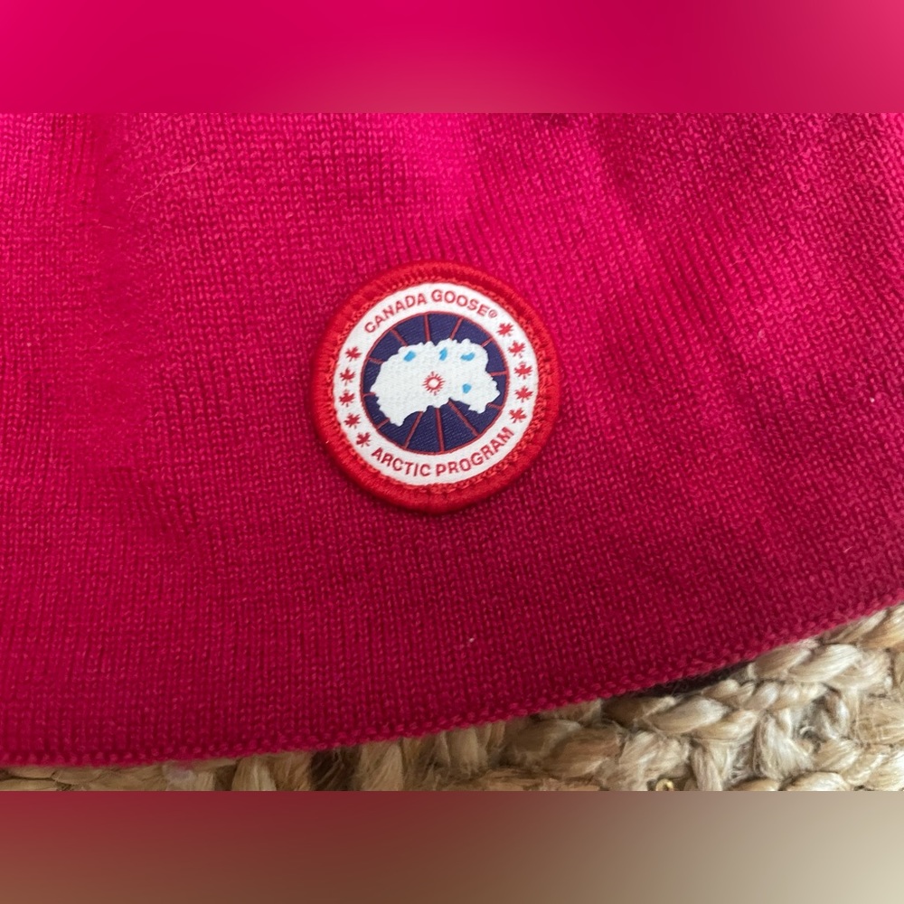 CANADA GOOSE Wool Logo Patch Knitted Beanie - Unisex - NEW